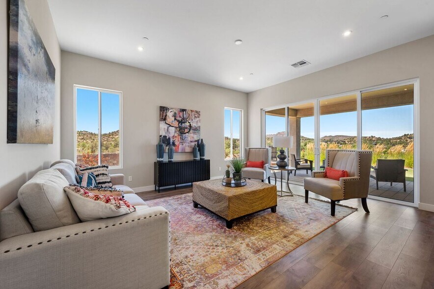 Building Photo - 1340 Rockwood Dr