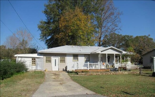 Primary Photo - 3 BED 1.5 BATH IN JVILLE!