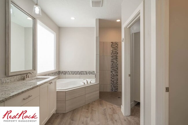 Building Photo - 4 Bedroom Home In The Dunes At Sand Hollow...