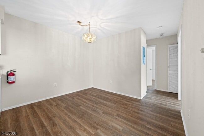 Building Photo - 62 Eton Way