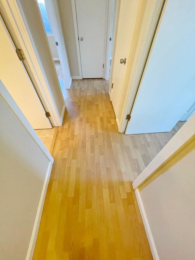 Building Photo - 3 Bed 1 Bath Unfurnished house in the Hear...