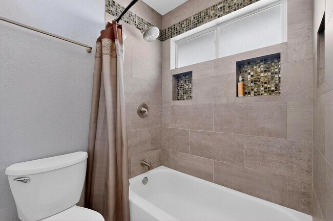 Building Photo - 2643 Henley Dr