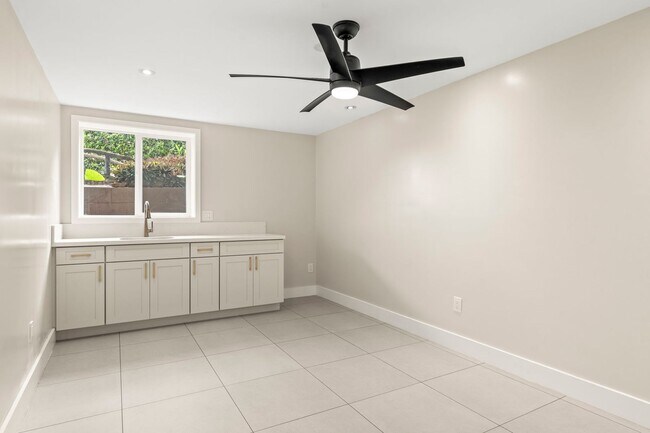Building Photo - Manoa Valley, 4 bedroom, 3 bath, Fully Ren...