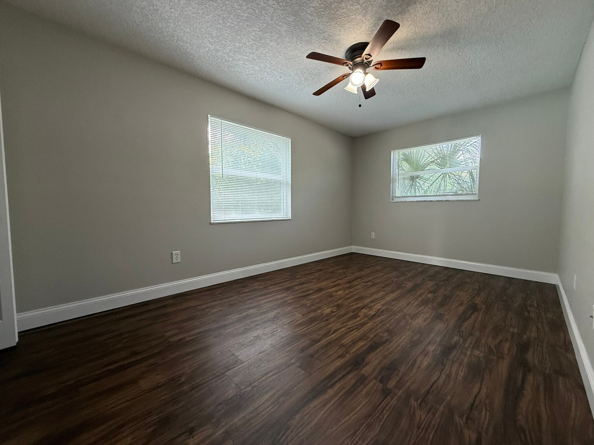 Building Photo - 2 Bed/1 Bath - Unit 8