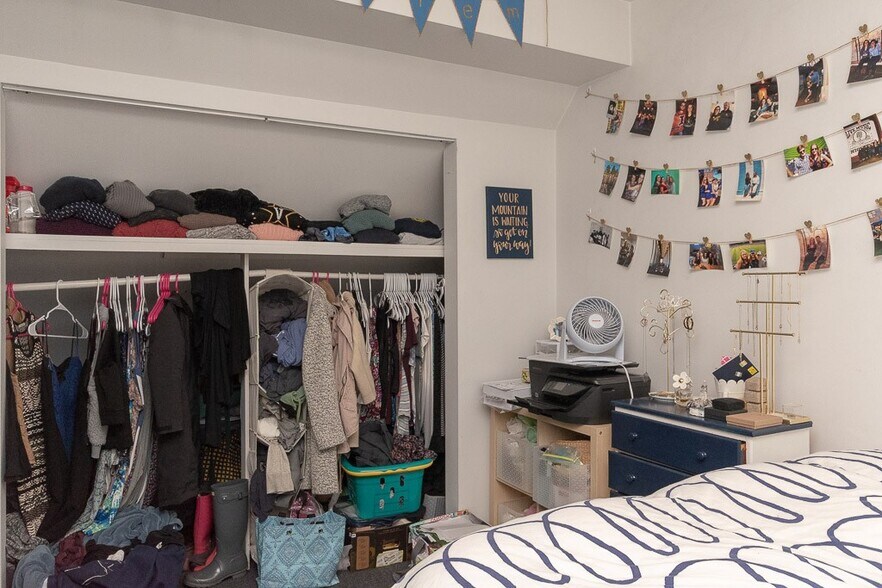 Building Photo - 2616 N Marshfield Ave