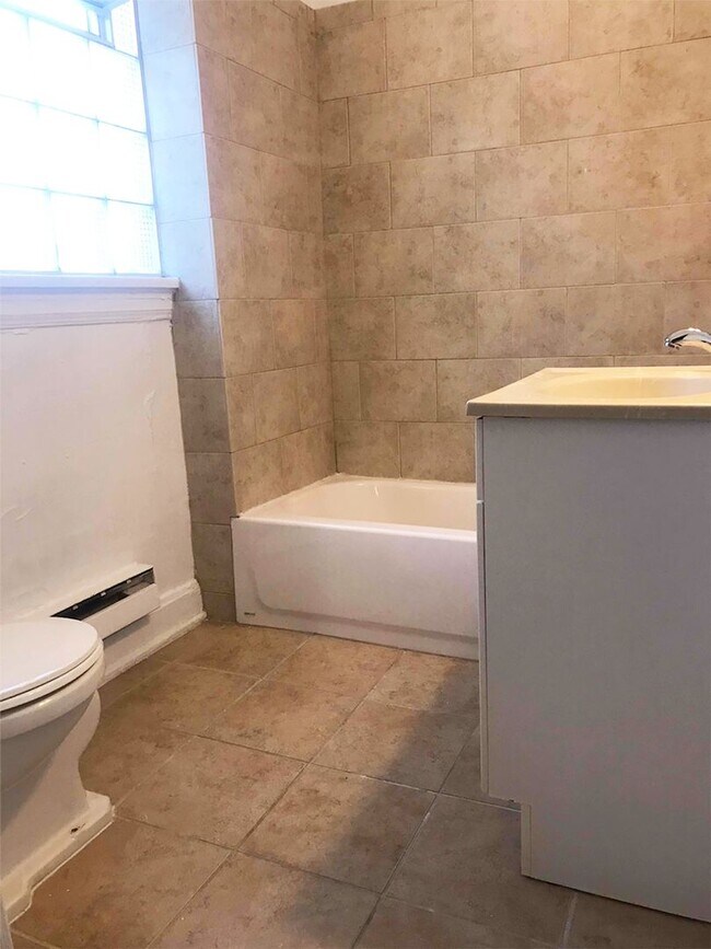 Building Photo - 415-419-423 Probasco Street