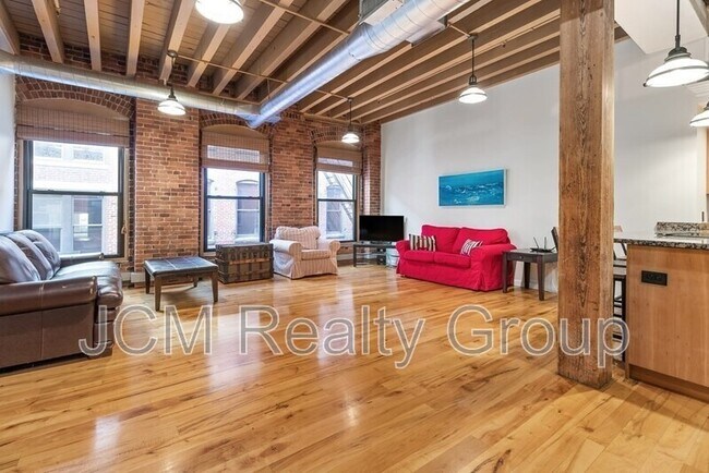 Building Photo - 111 Beach St