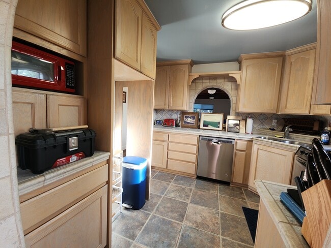 Building Photo - 14565 Carriage Ln