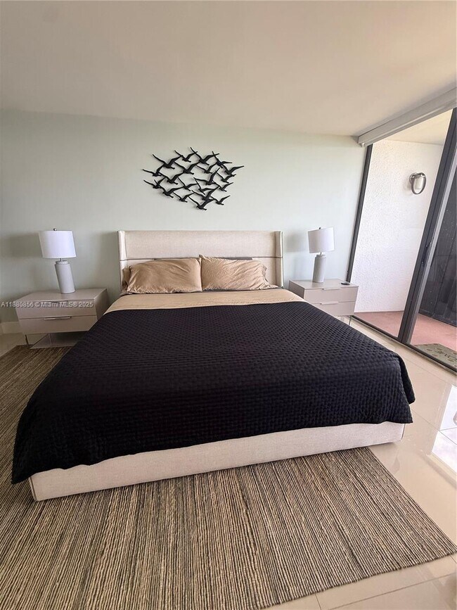 Building Photo - 5600 N Flagler Dr