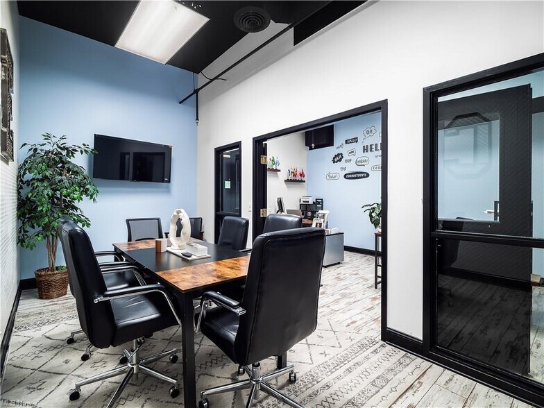 Building Photo - 408 W Saint Clair Ave