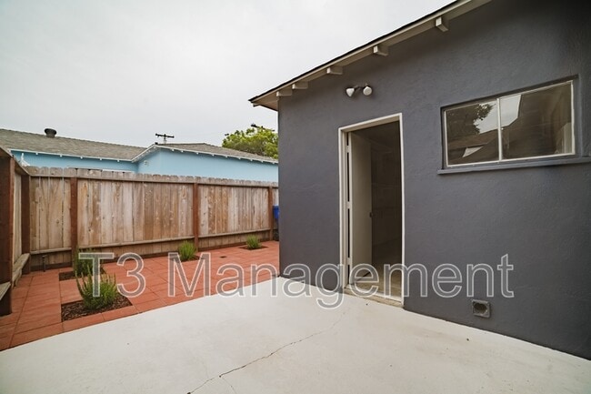 Building Photo - 1734 Serrano St