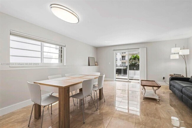 Building Photo - 4122 Collins Ave