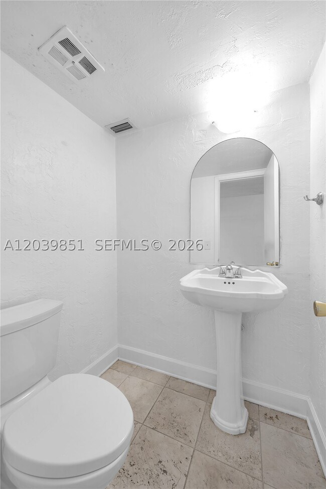 Building Photo - 8650 SW 67th Ave