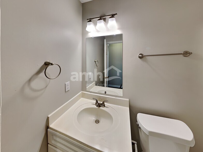 Building Photo - 1720 Silverberry Ct