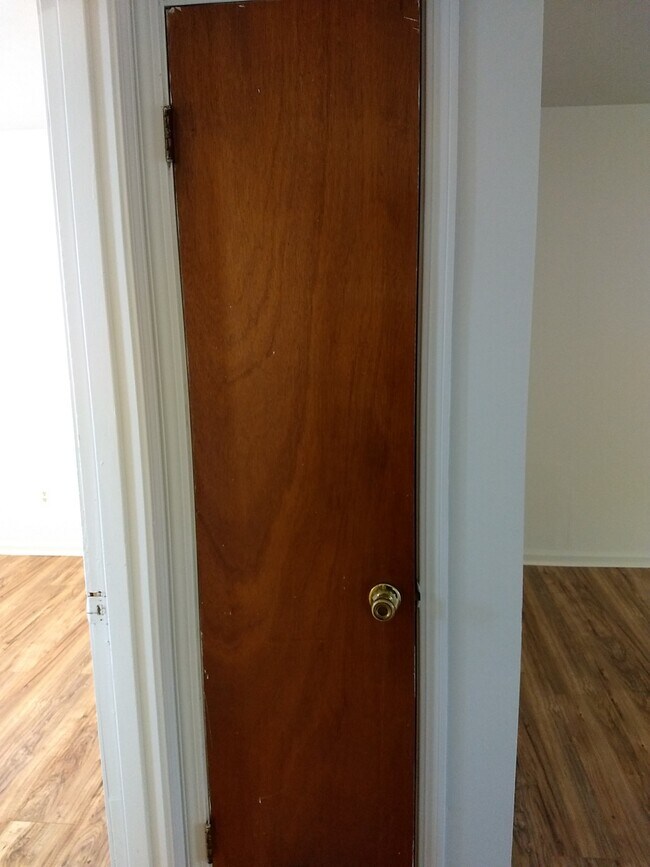 Building Photo - 4801 Saddlebrook Ln