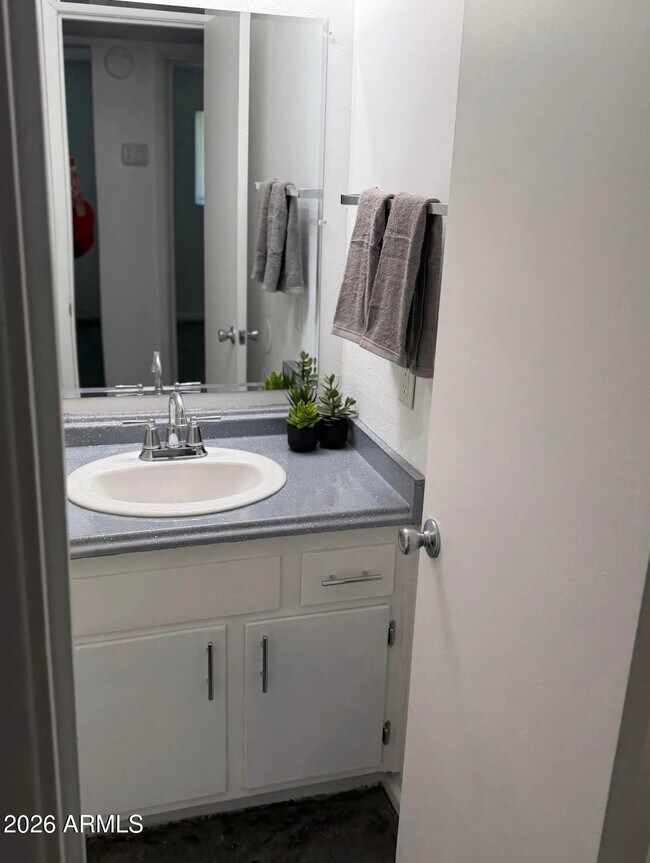 Building Photo - 3634 W Wethersfield Rd