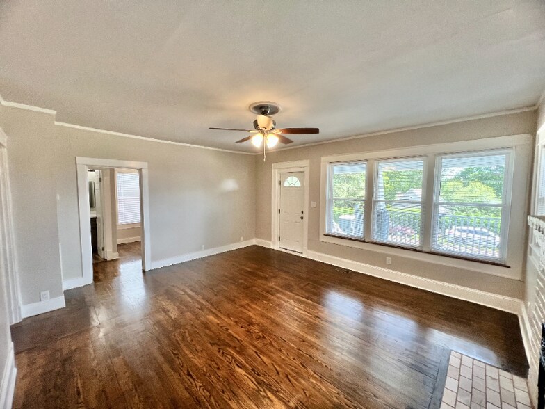 Building Photo - 2101 Hoitt Ave