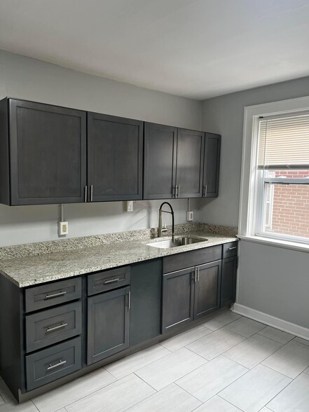 Kitchen - 1058 Veronica Ave