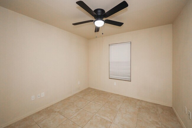 Building Photo - 704 Mercado Ln