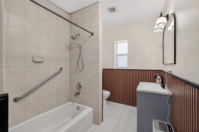 Building Photo - 533 Mokena Dr