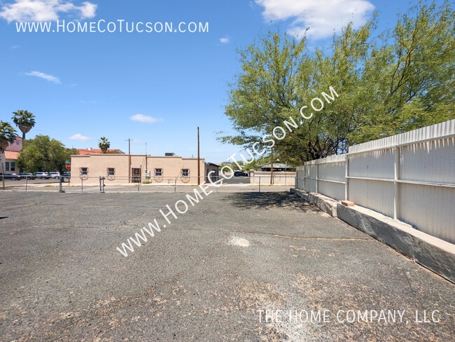 Building Photo - 517 S Main Ave