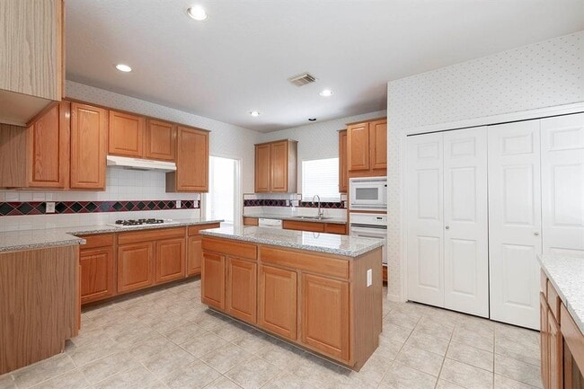 Building Photo - 2439 Shelby Park Dr