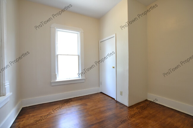 Building Photo - 10 Boulder Ave