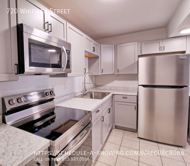 Primary Photo - Beautiful Newly Renovated 2 Bedroom Apartm...