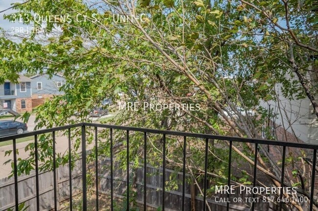 Building Photo - 313 Queens Ct S