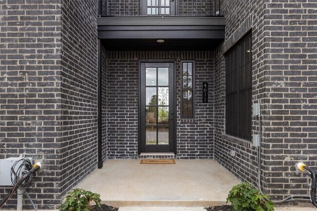 Building Photo - 4611 S 47th St