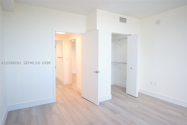 Building Photo - 2775 NE 187th St