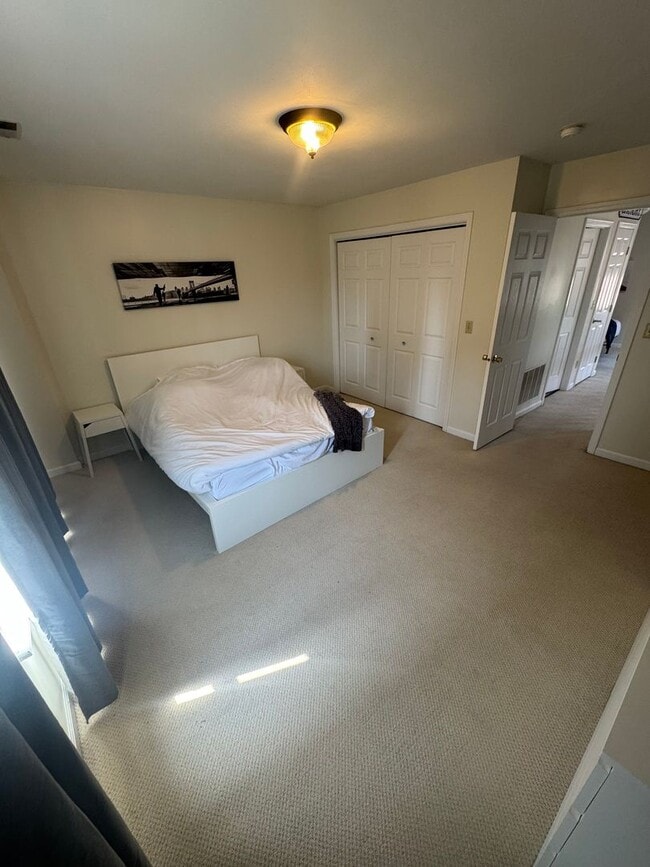 Building Photo - Furnished Downtown Condo. 1 bed/1 bath