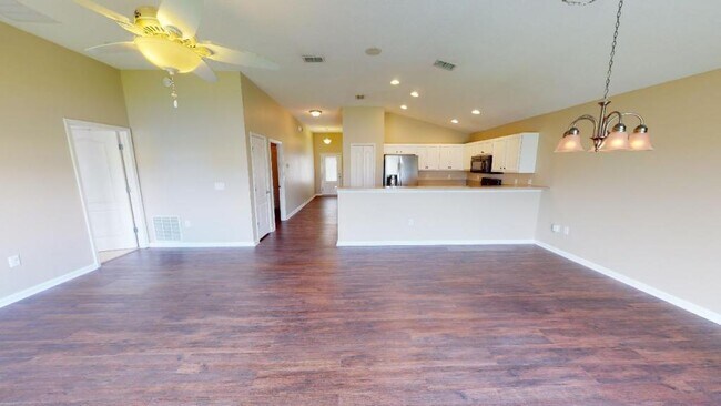 Building Photo - 77420 Cobblestone Dr