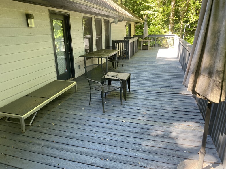 Building Photo - Room in House on Lilburn Stone Mountain Rd