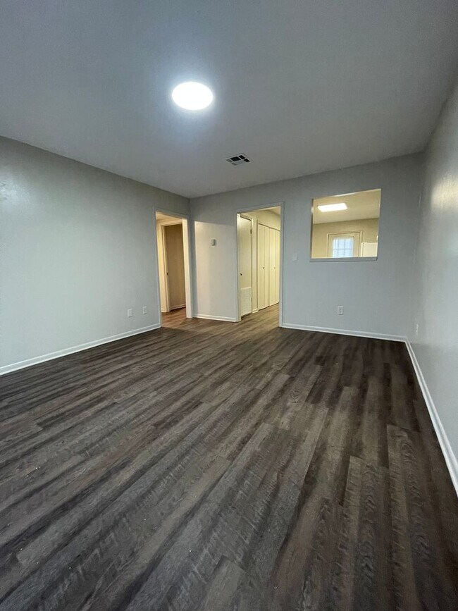 Building Photo - 113 Cantal Dr