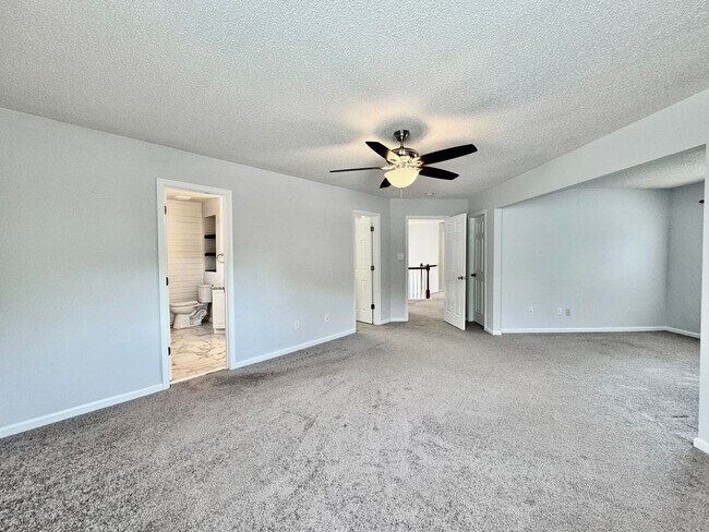Building Photo - 4-Bedroom Home Castleton Ready 07-16-26! A Pet-Friendly Home - All Appliances - Fenced Yard - Exc...