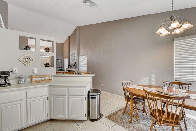 Building Photo - Fully Furnished 1-Story Home for Rent in t...