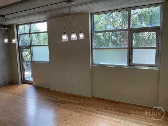 Building Photo - 545 Berrien St