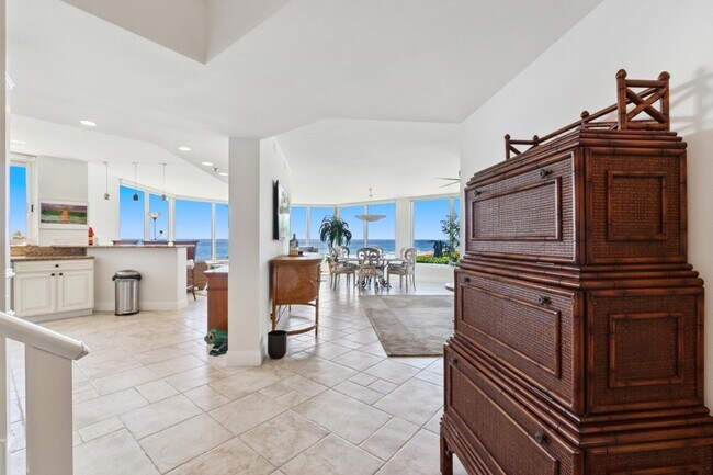 Building Photo - 2565 S Ocean Blvd