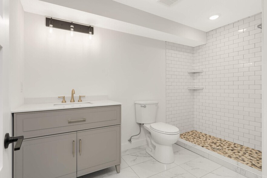 Building Photo - 15240 Kangaroo St NW