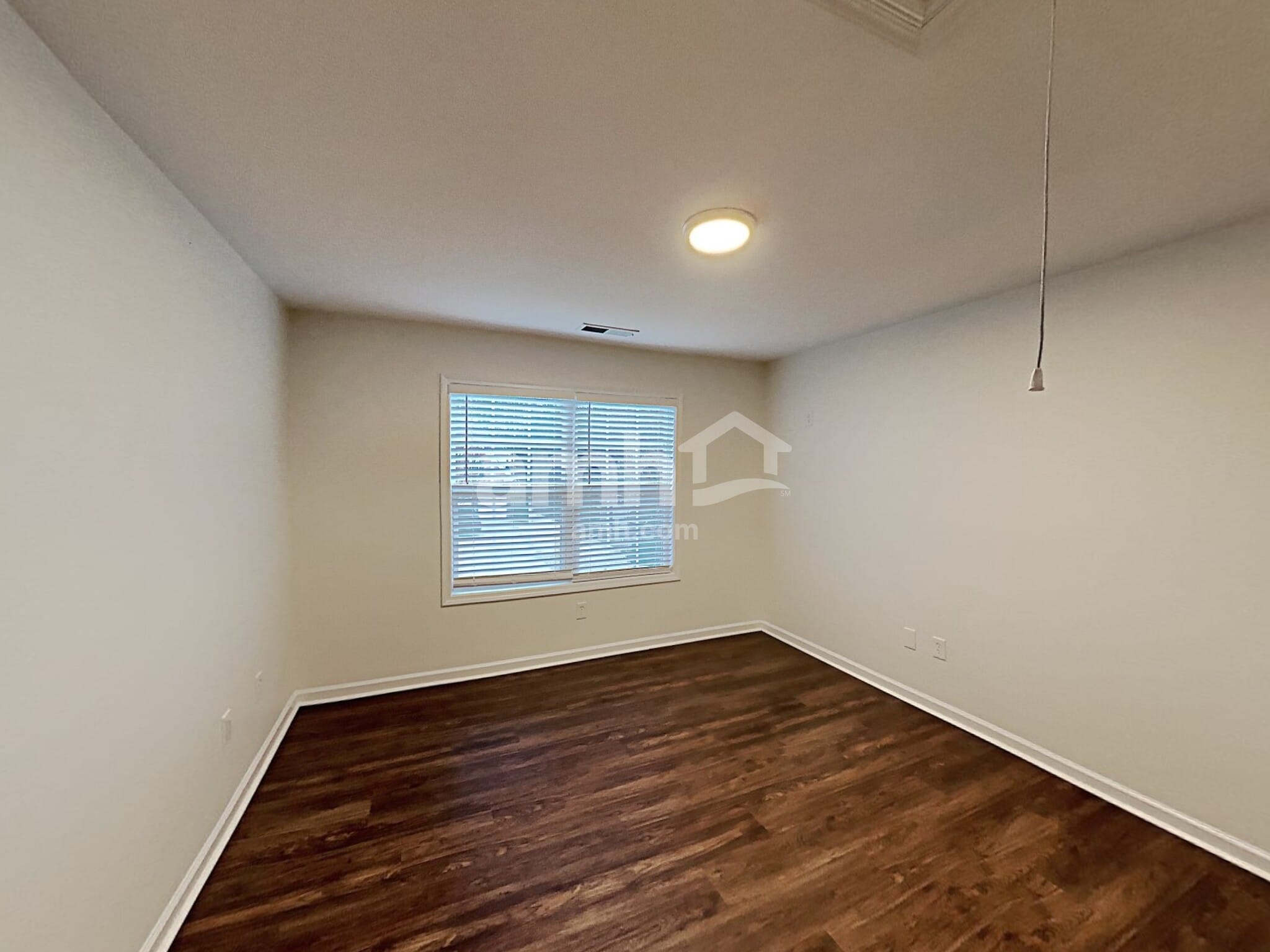 Building Photo - 433 Long Branch Way