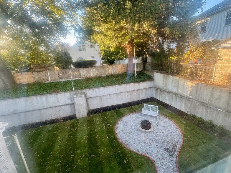 Building Photo - 22 RARITAN Ave