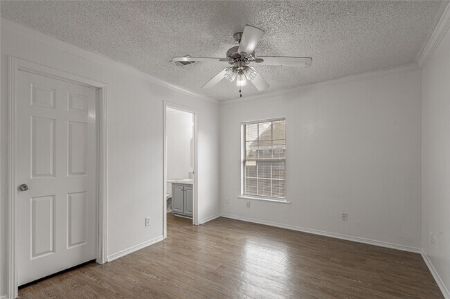 Building Photo - 145 Varsity Drive