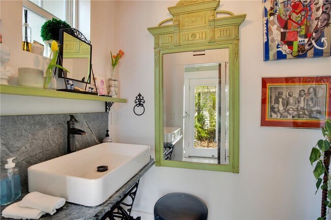 Building Photo - Queen Anne Victorian Estate