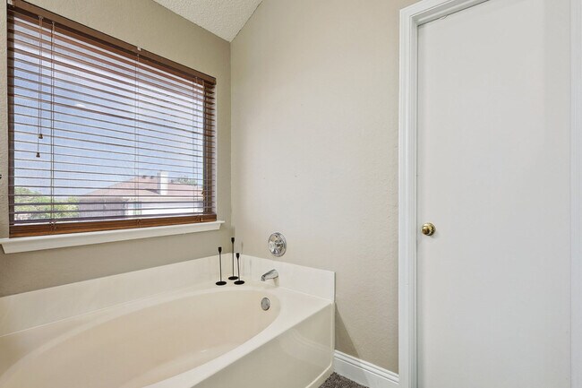 Building Photo - 967 Grand Central Pkwy