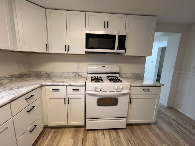 Building Photo - 1301 E 6th St