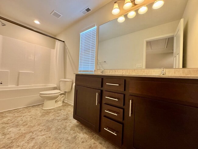 Building Photo - Spacious Suffolk Home in Desirable Bennett...