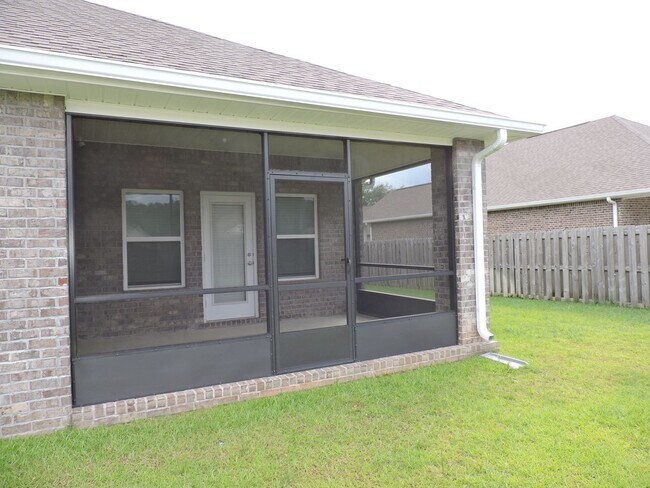 Building Photo - Beautiful home in gated community!
