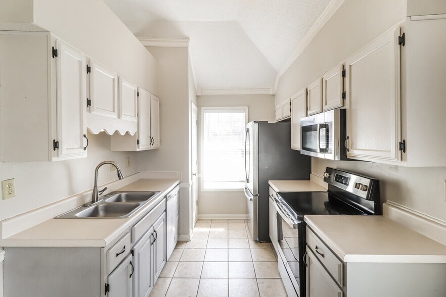 Building Photo - 6665 Millgrove Park Dr