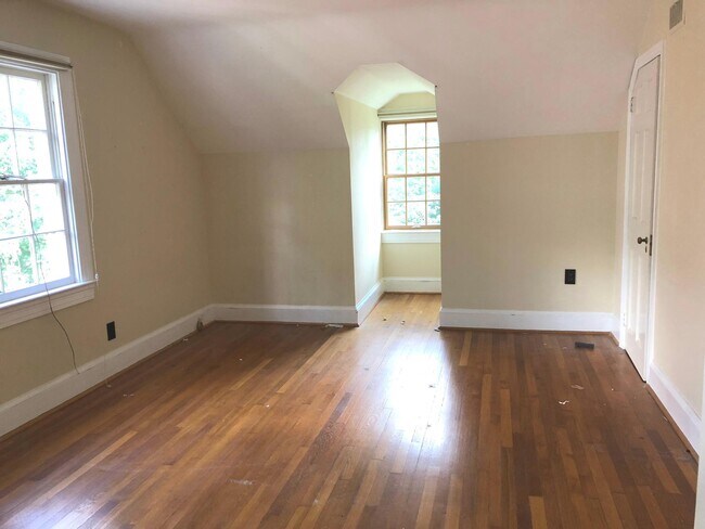 Building Photo - 4843 Butterworth Pl NW